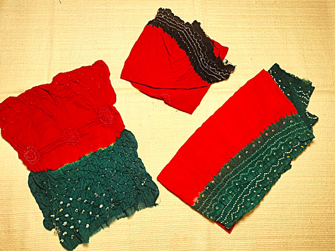 the famous tie and dye cotton scarves -Chundari