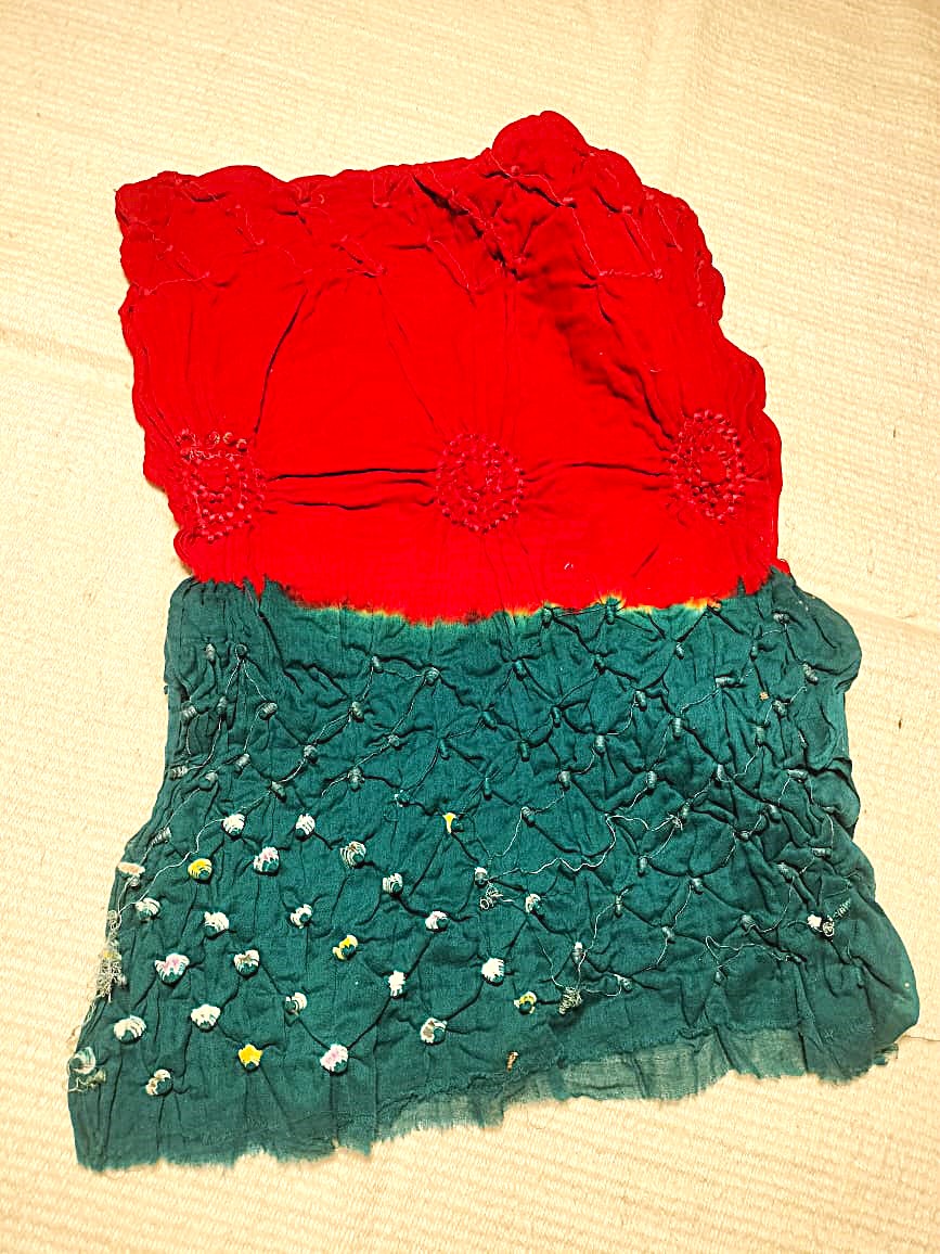 the famous tie and dye cotton scarves -Chundari