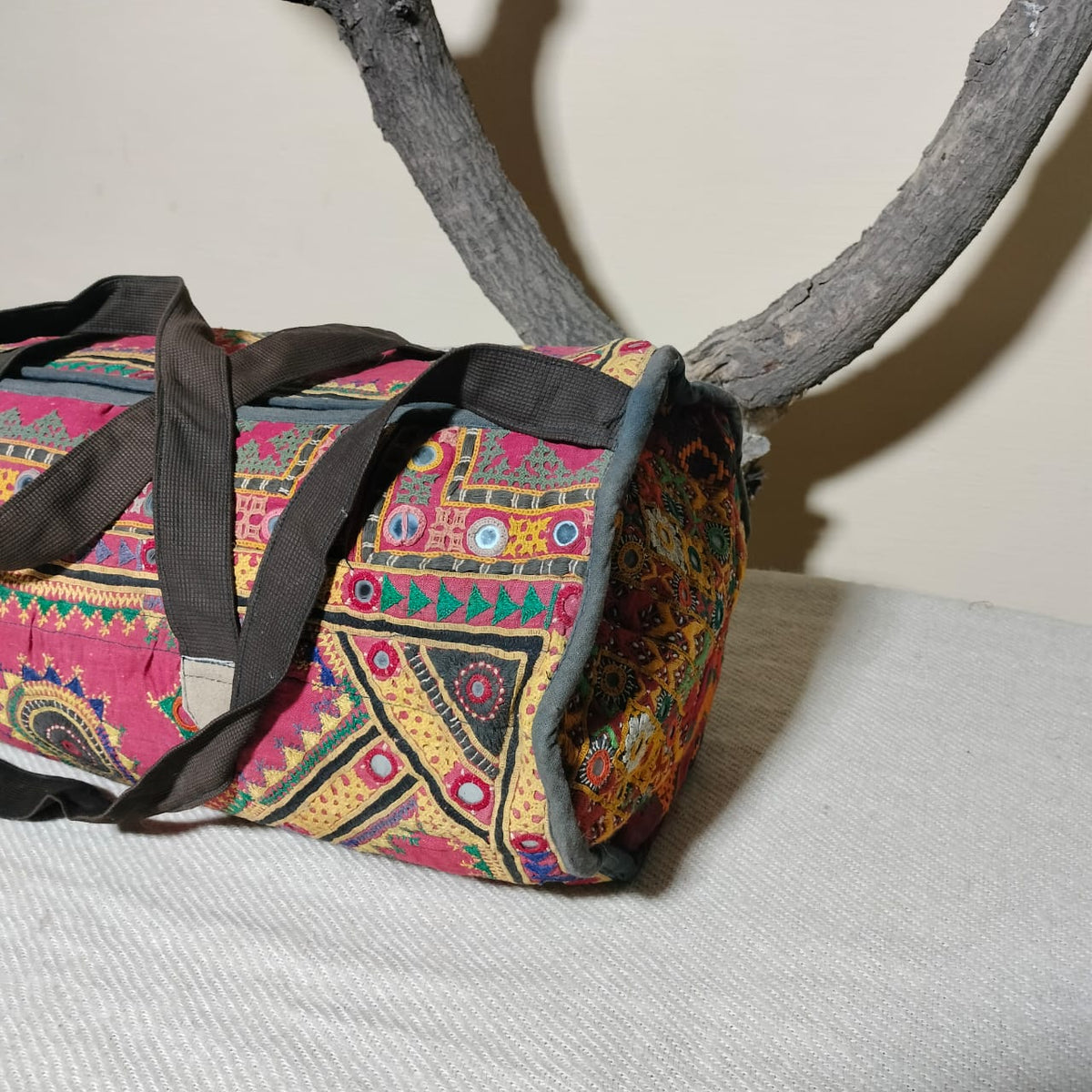 Vintage embroidered travel bag/duffle bag