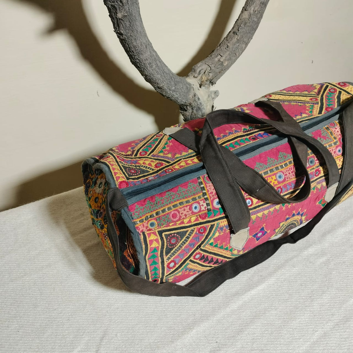 Vintage embroidered travel bag/duffle bag