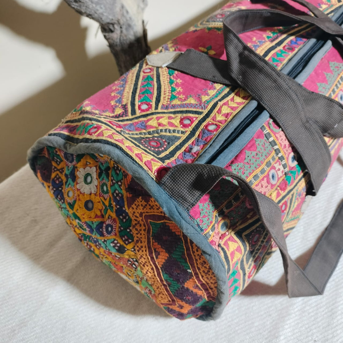 Vintage embroidered travel bag/duffle bag