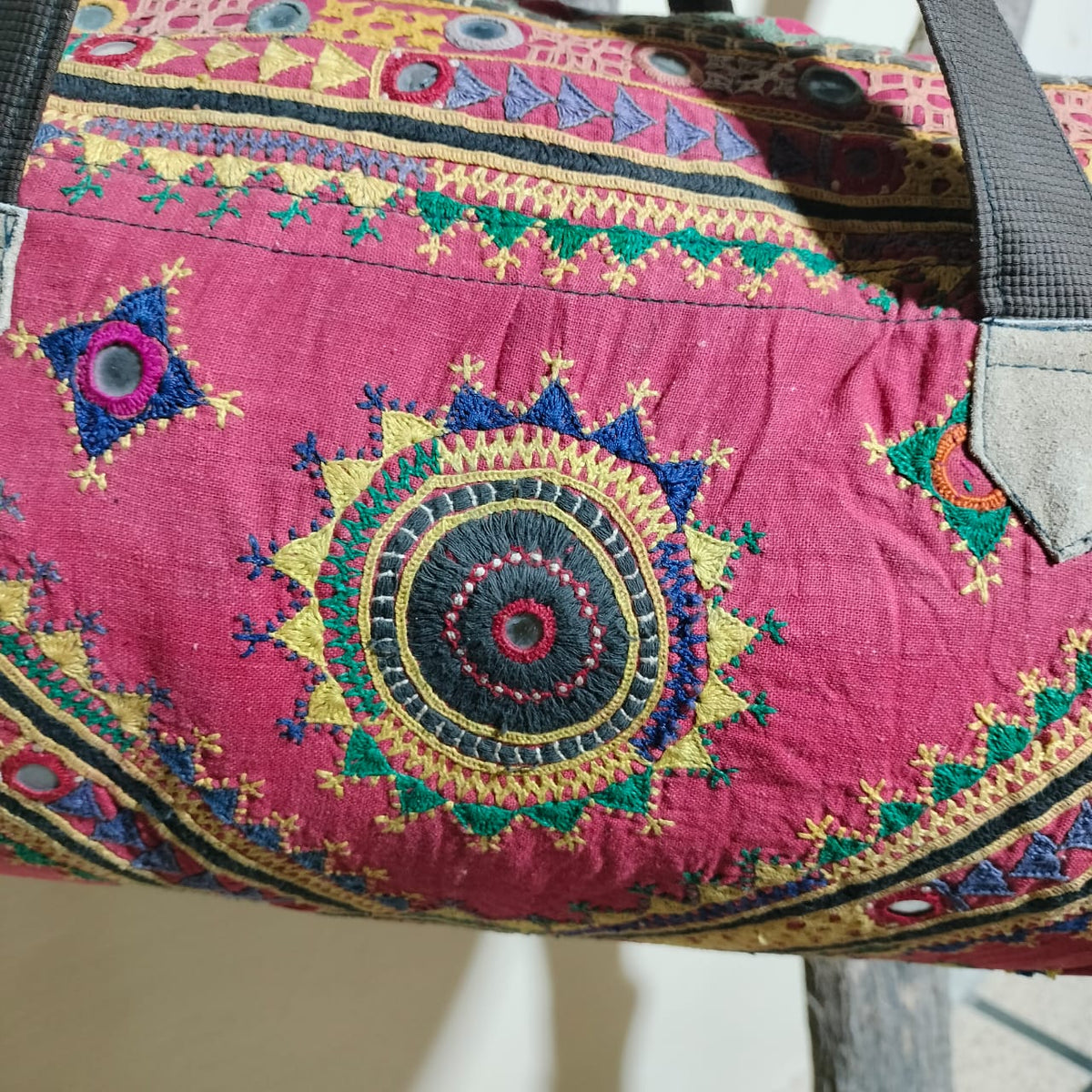 Vintage embroidered travel bag/duffle bag