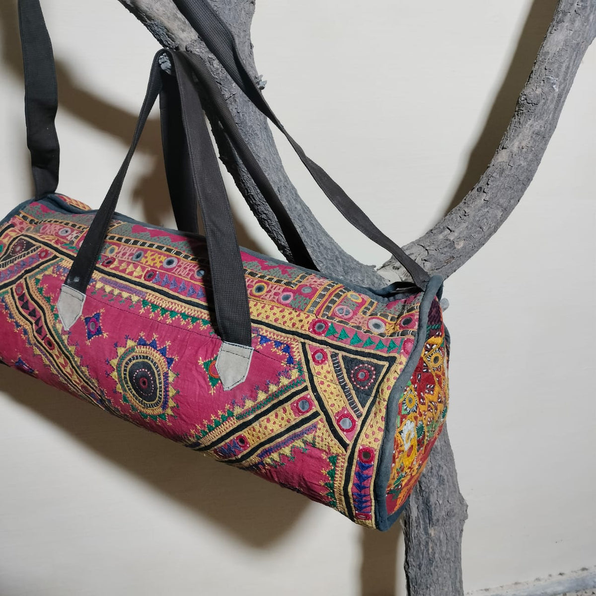 Vintage embroidered travel bag/duffle bag