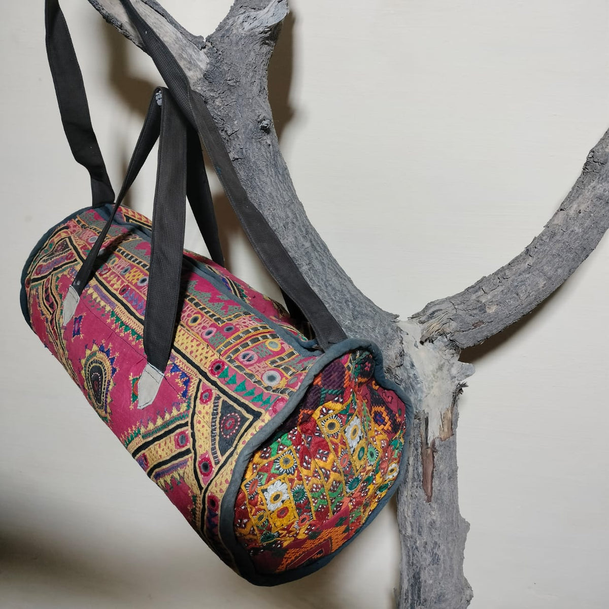 Vintage embroidered travel bag/duffle bag