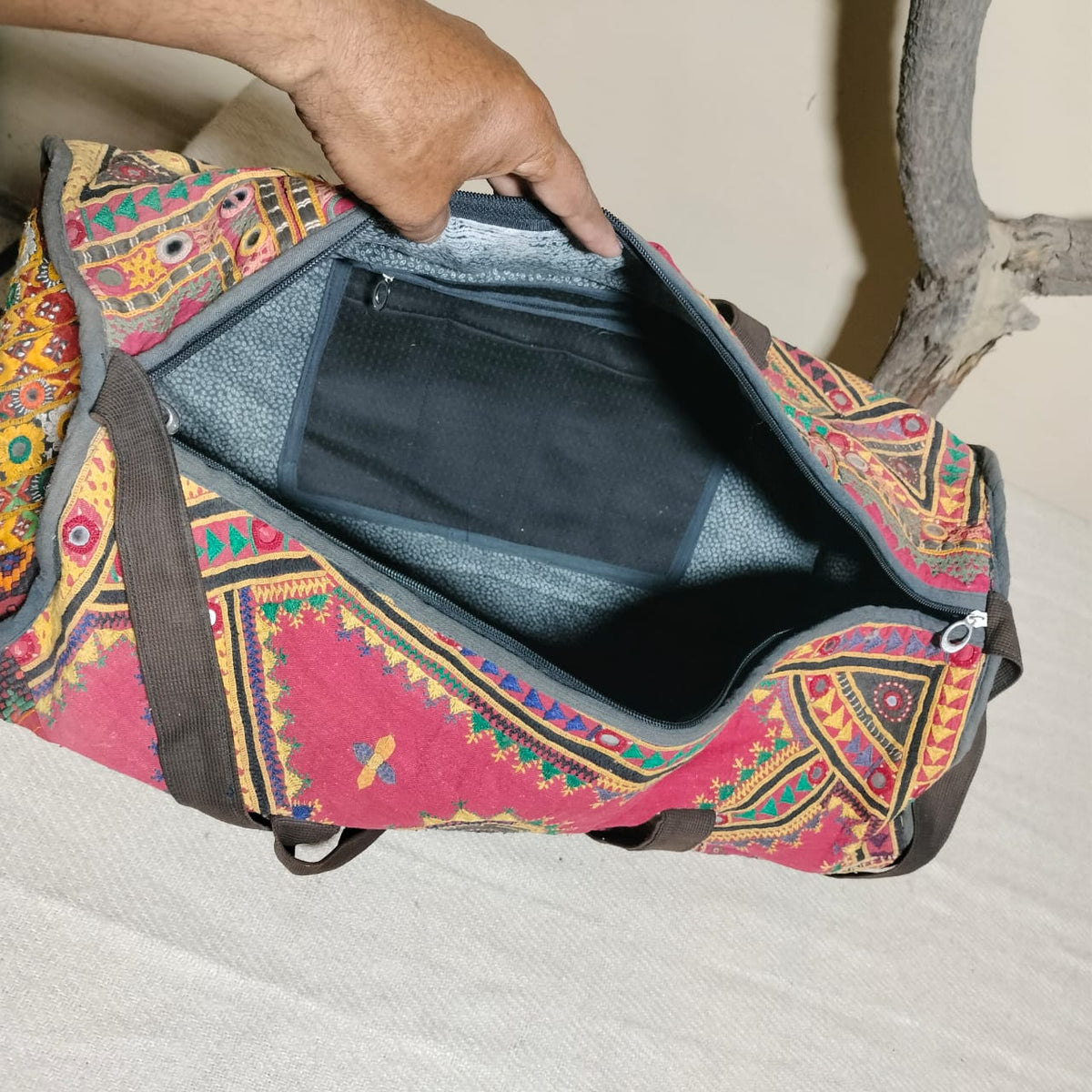 Vintage embroidered travel bag/duffle bag