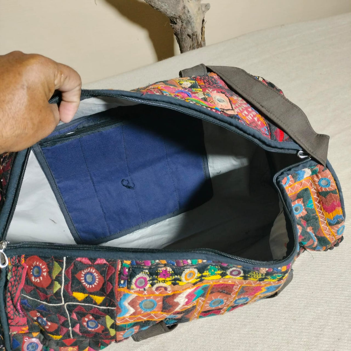 Vintage embroidered travel bag/duffle bag