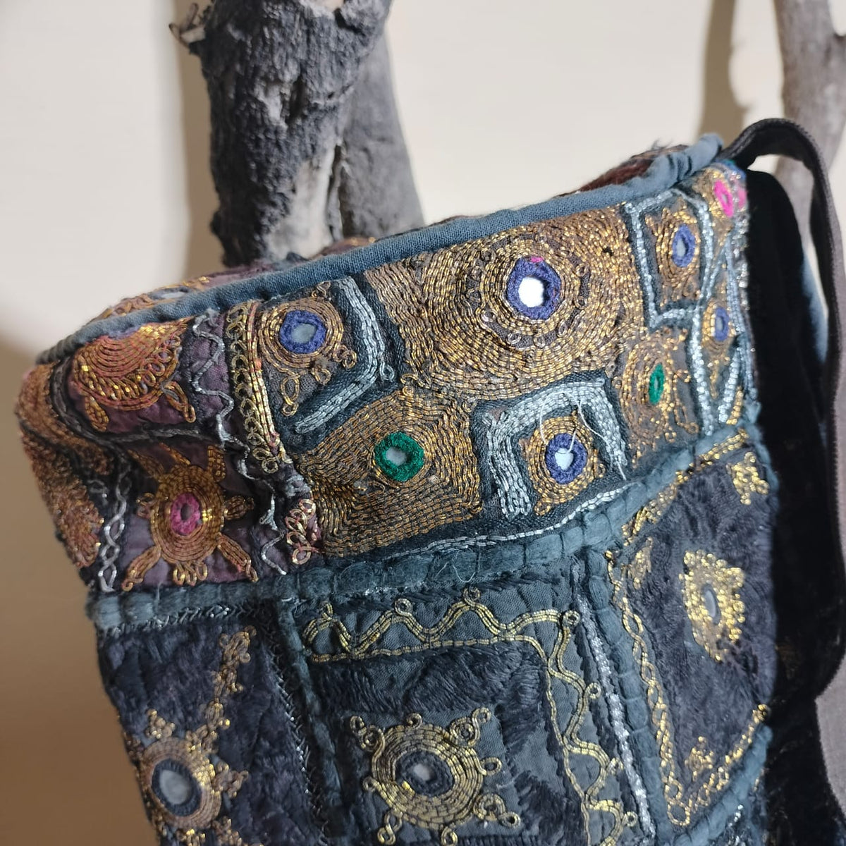 Vintage embroidered travel bag/duffle bag
