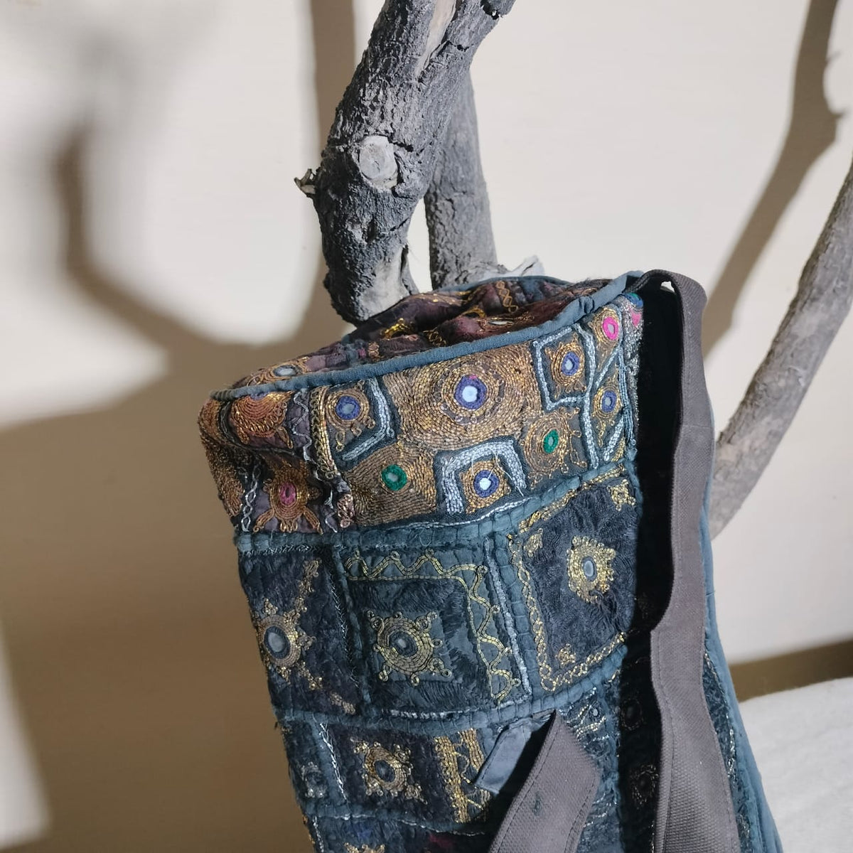 Vintage embroidered travel bag/duffle bag