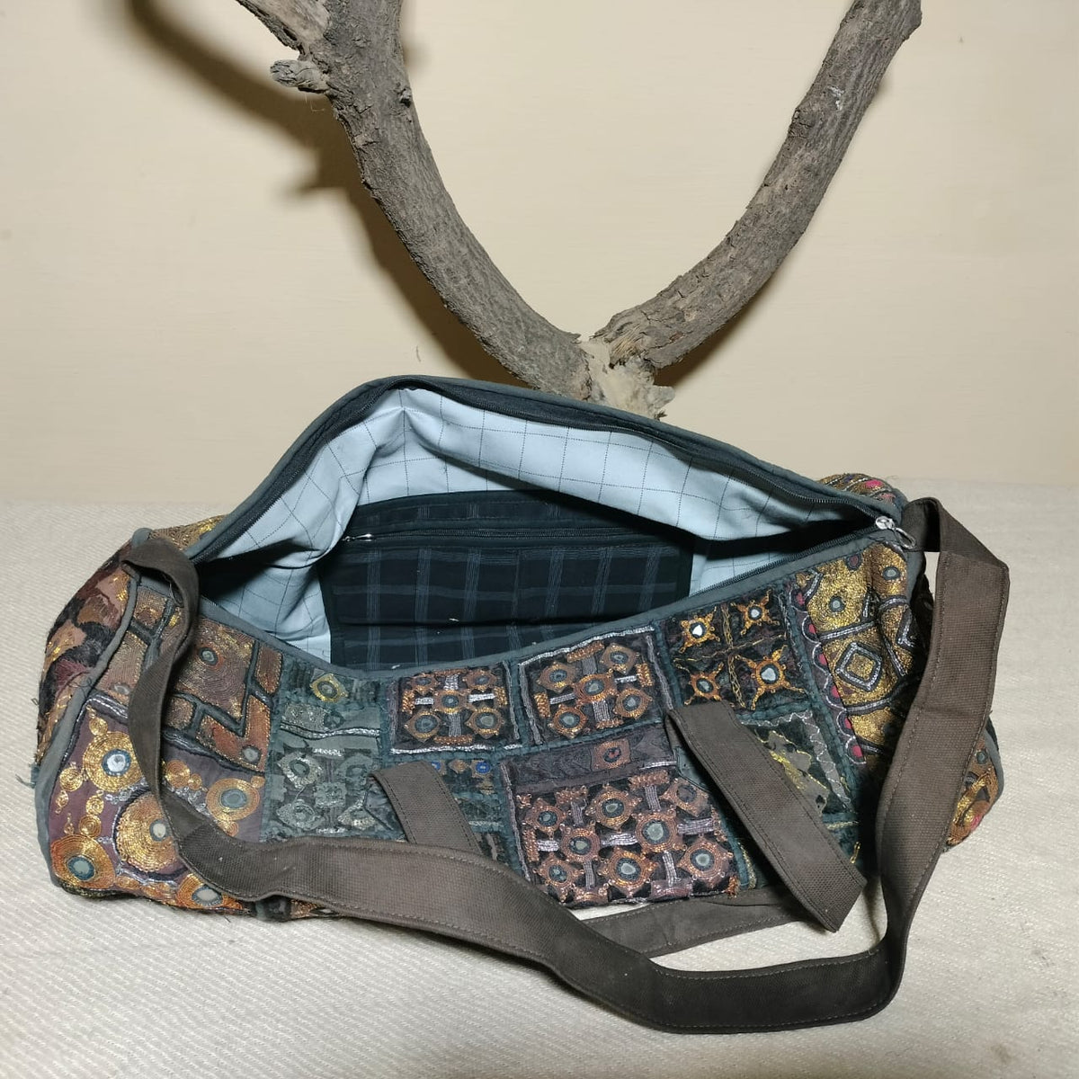 Vintage embroidered travel bag/duffle bag