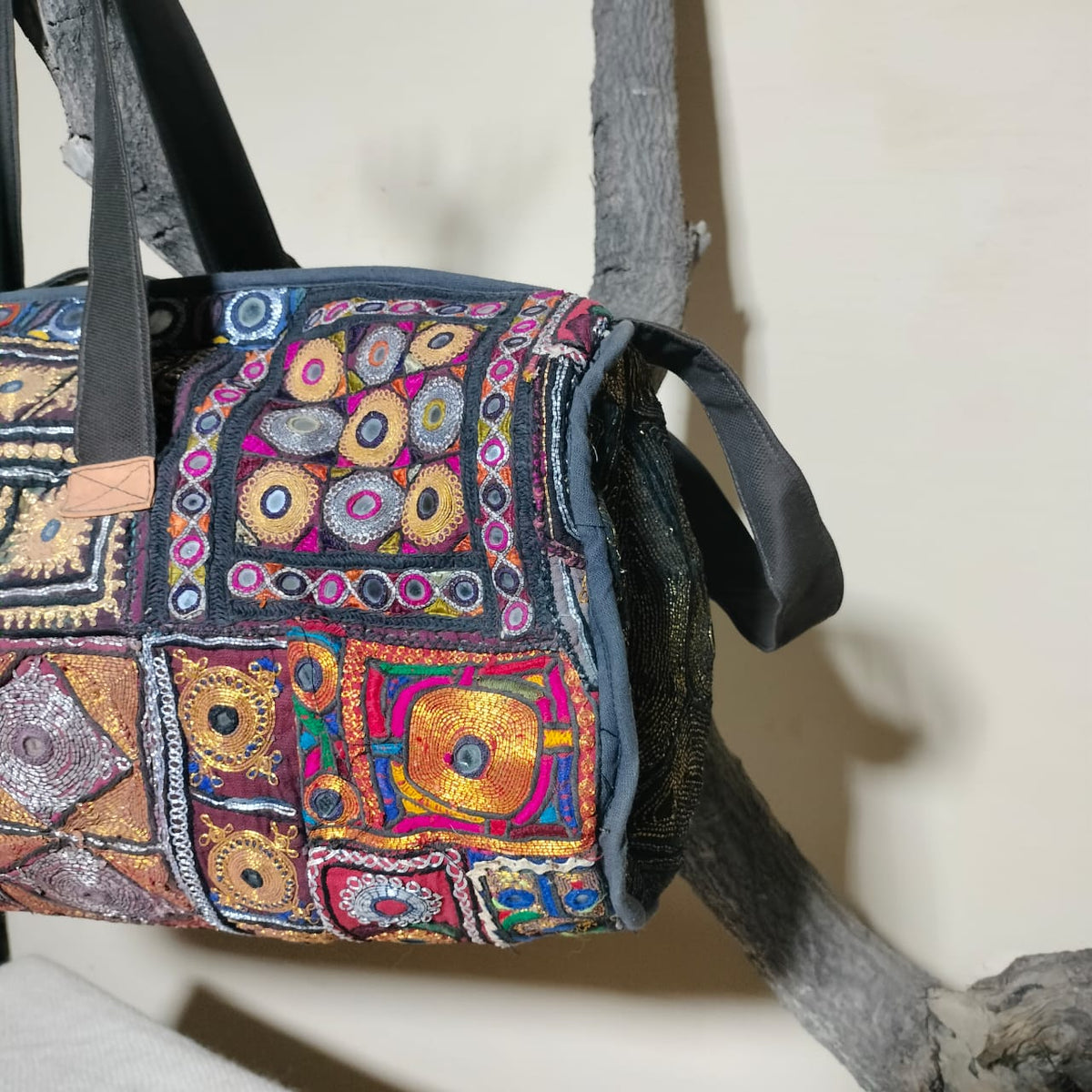 Vintage embroidered travel bag/duffle bag