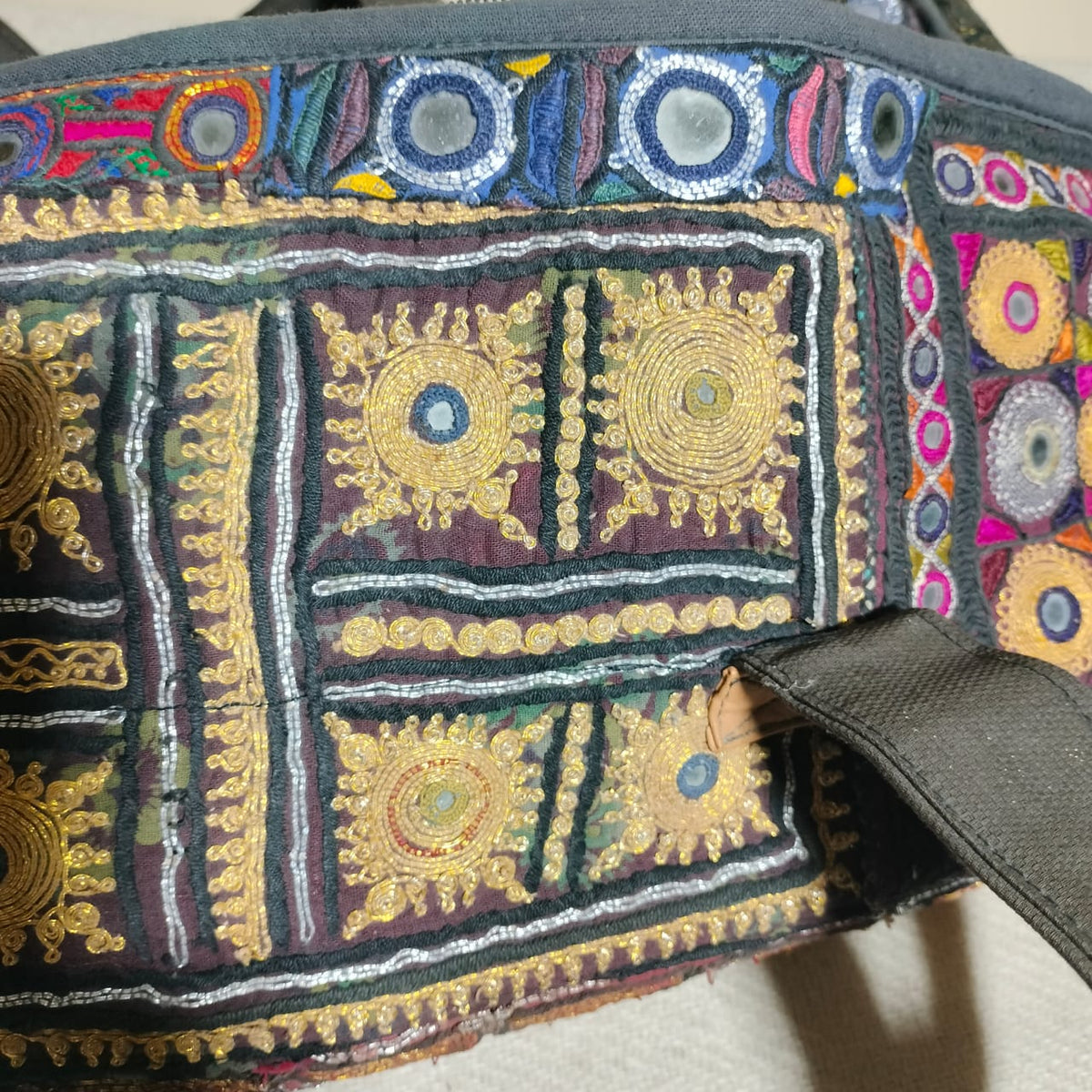 Vintage embroidered travel bag/duffle bag