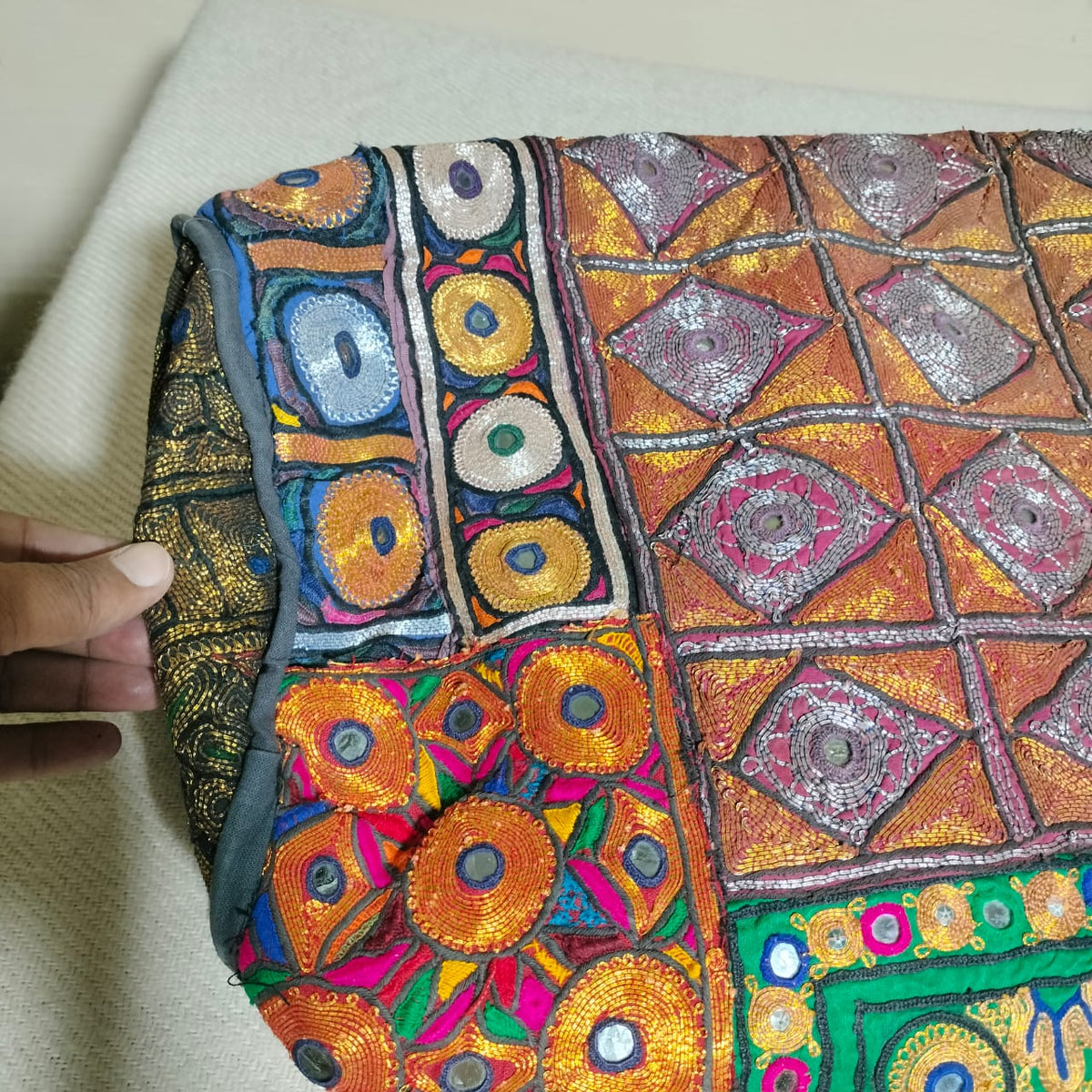 Vintage embroidered travel bag/duffle bag
