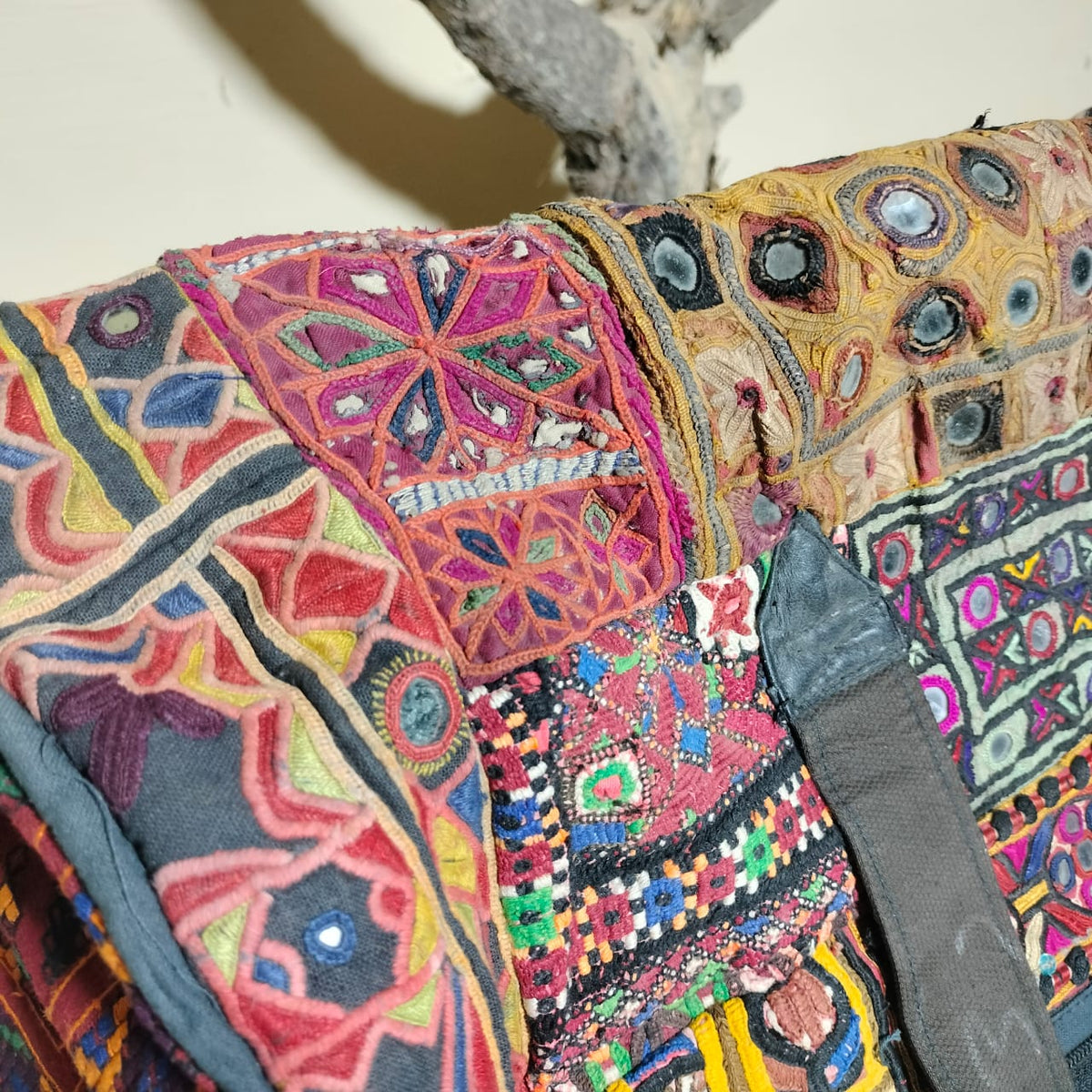 Vintage embroidered travel bag/duffle bag