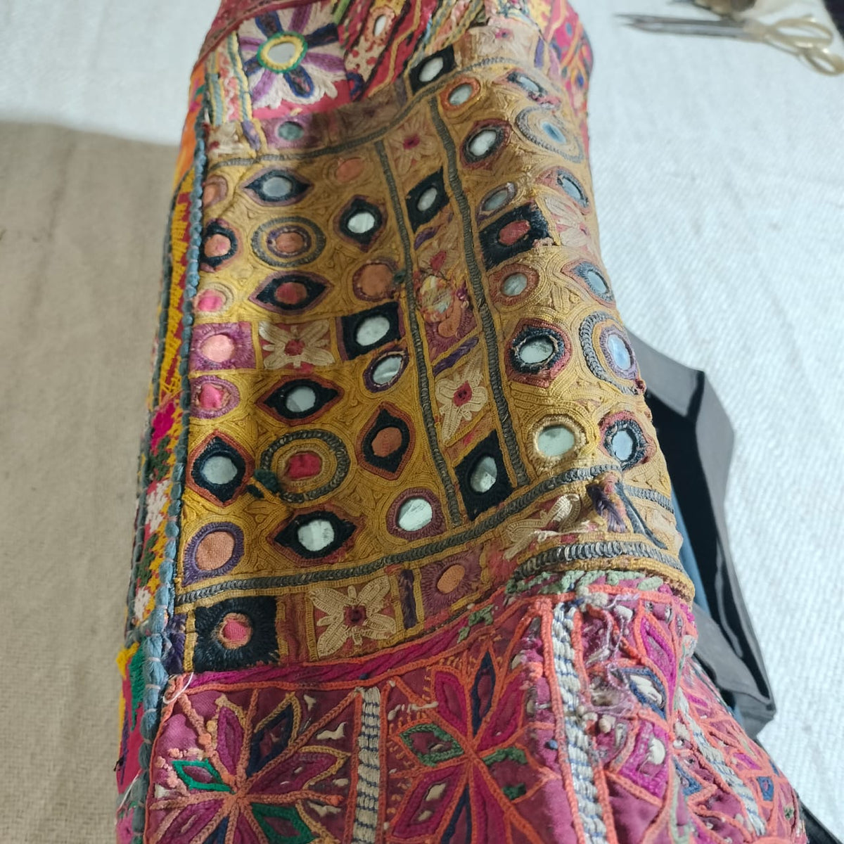 Vintage embroidered travel bag/duffle bag