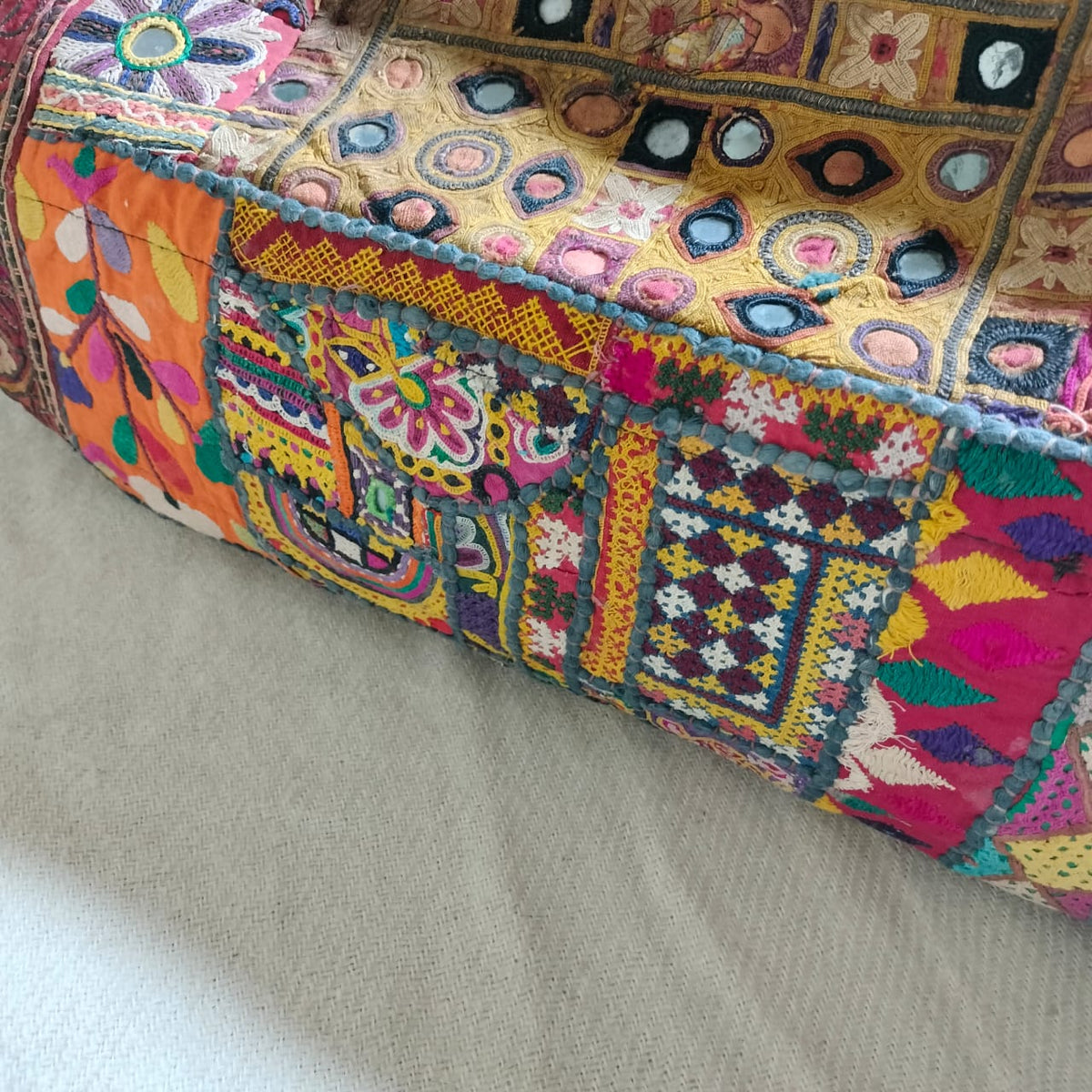 Vintage embroidered travel bag/duffle bag
