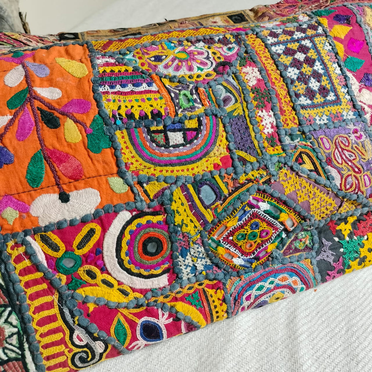 Vintage embroidered travel bag/duffle bag