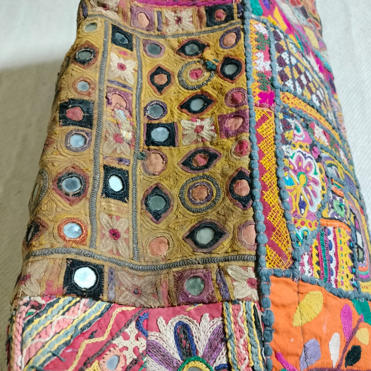 Vintage embroidered travel bag/duffle bag