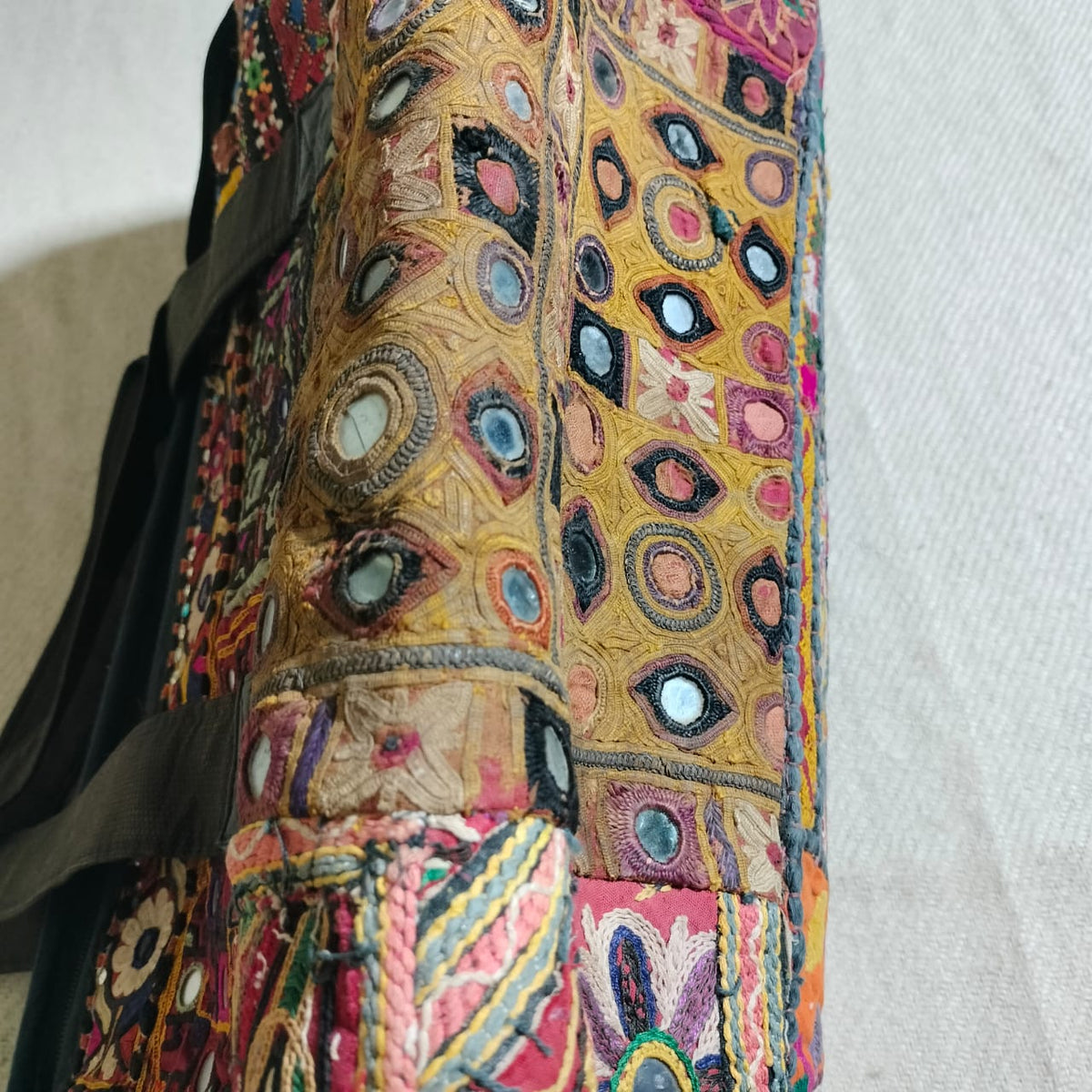 Vintage embroidered travel bag/duffle bag