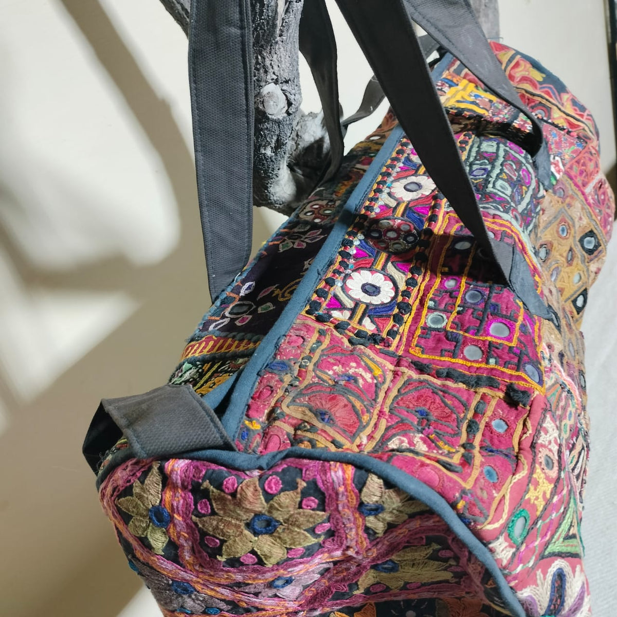 Vintage embroidered travel bag/duffle bag