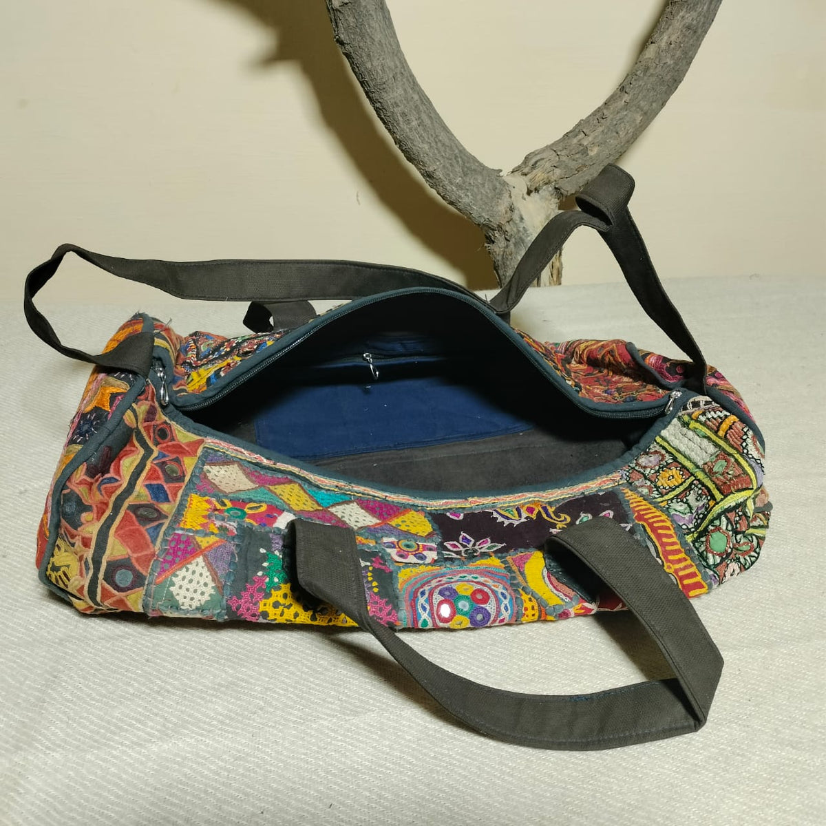 Vintage embroidered travel bag/duffle bag