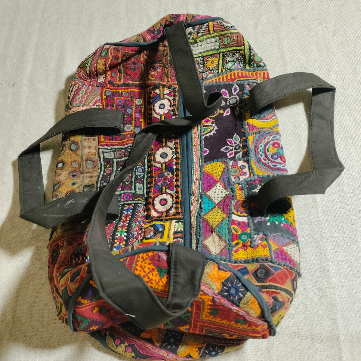 Vintage embroidered travel bag/duffle bag