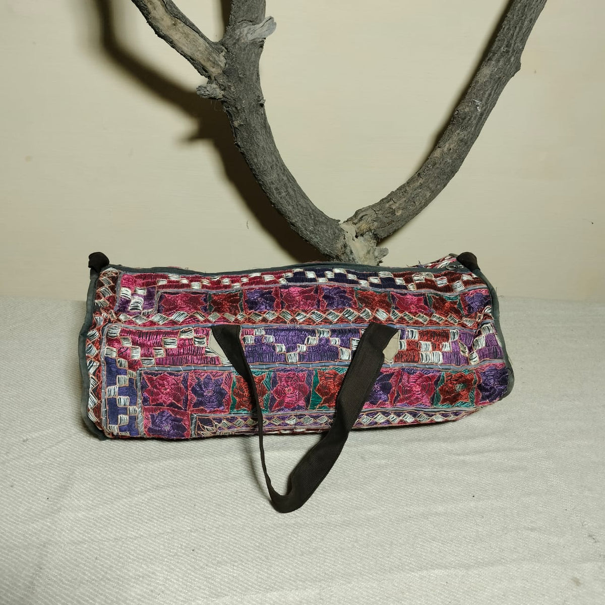 Vintage embroidered travel bag/duffle bag