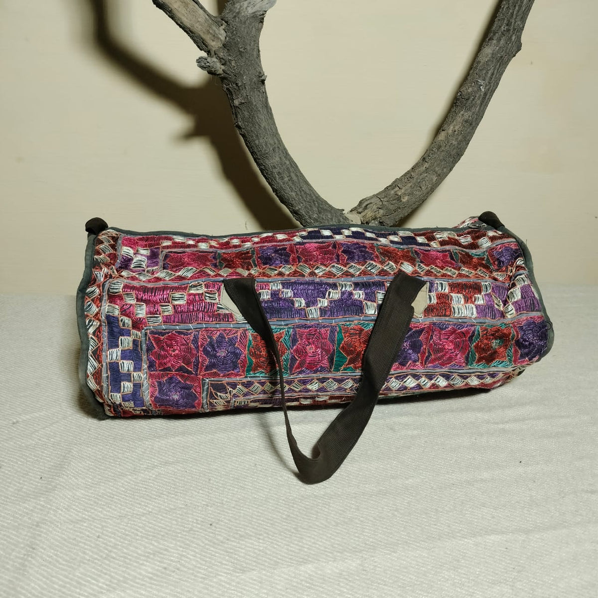 Vintage embroidered travel bag/duffle bag