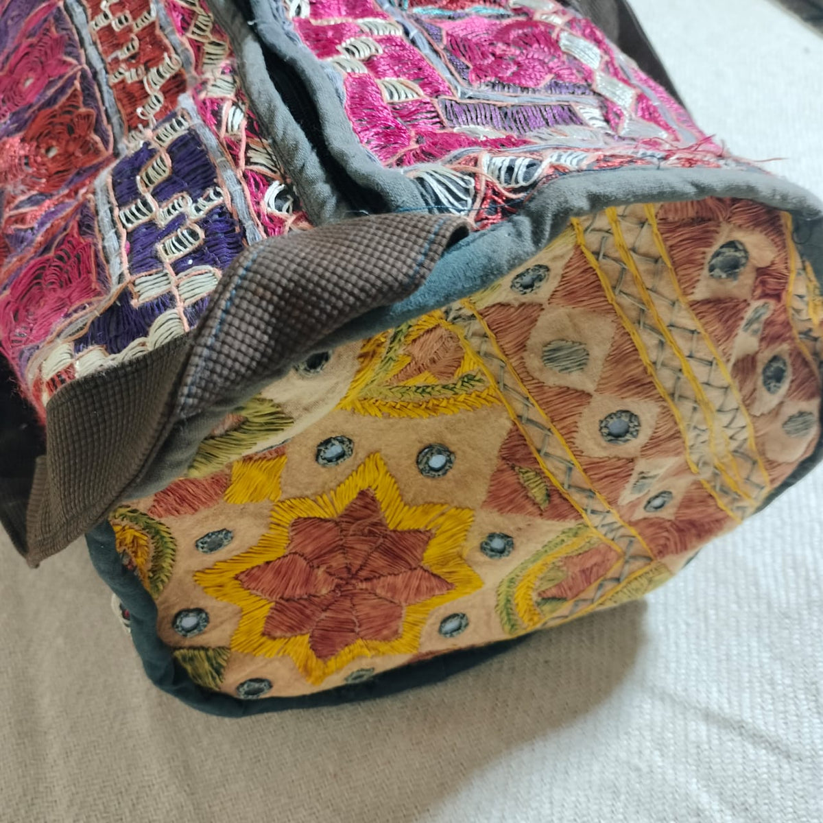 Vintage embroidered travel bag/duffle bag