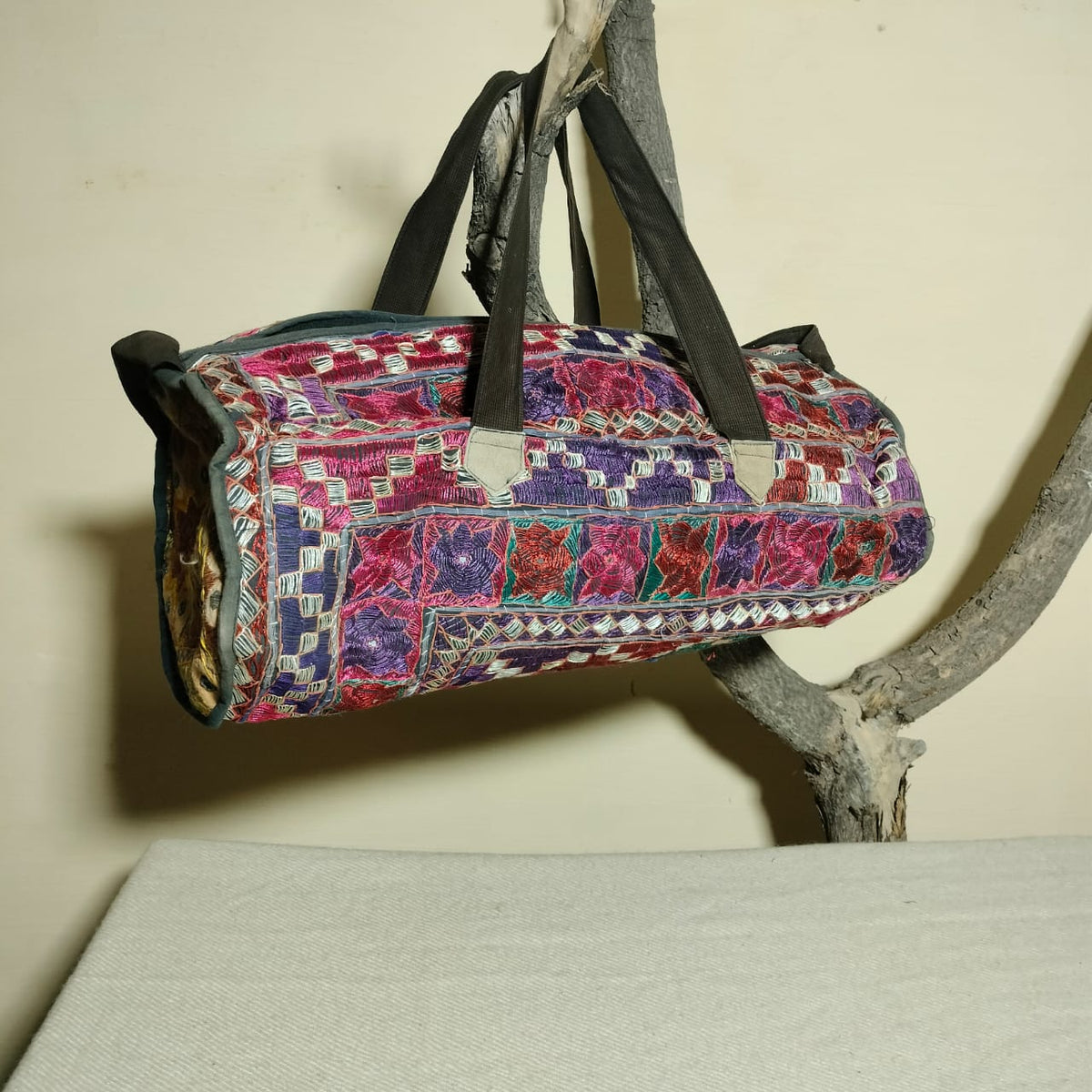 Vintage embroidered travel bag/duffle bag