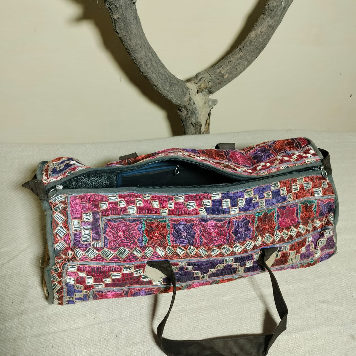 Vintage embroidered travel bag/duffle bag