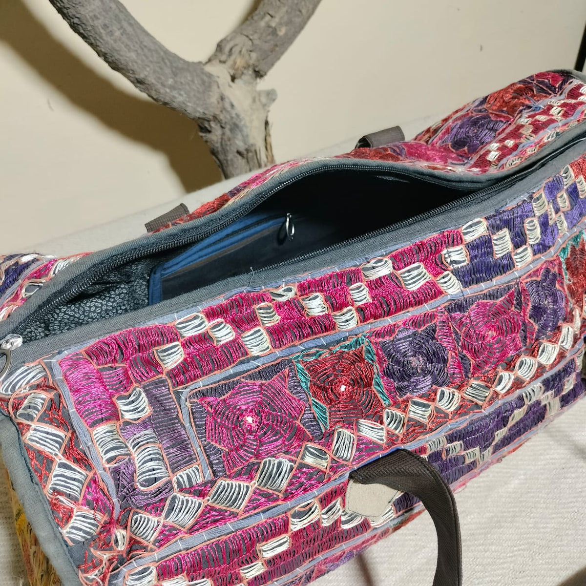 Vintage embroidered travel bag/duffle bag